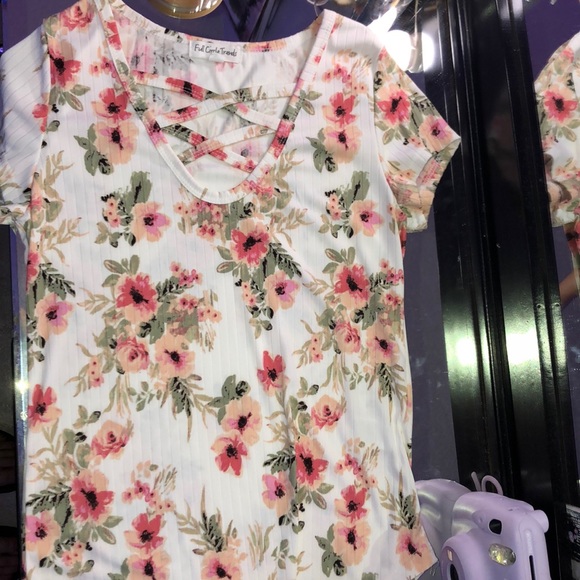 full circles trends with love Tops - white shirt with pink flower designs on it